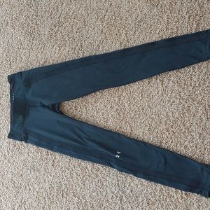 UA black ankle leggings